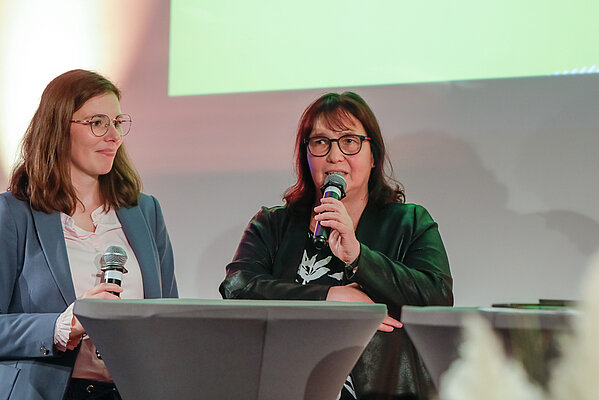 Im Interview Sarah Stage und Birgit Dunschen für das Kath. Kinder- und Familienzentrum St. Augustinus